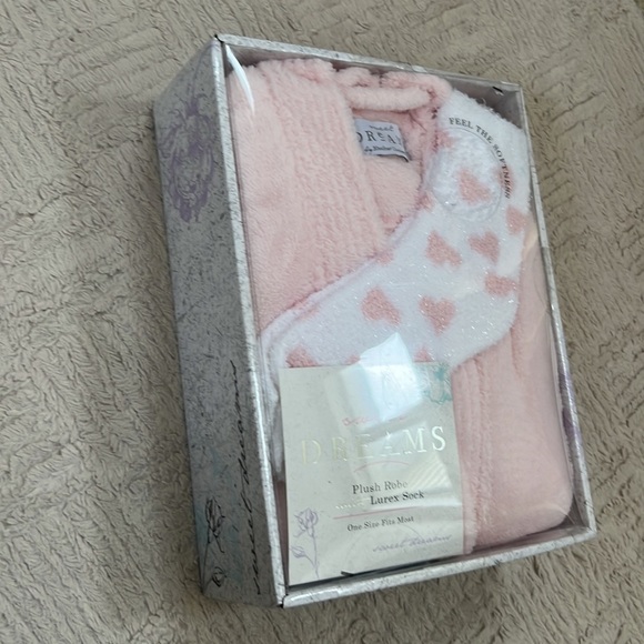 Robe with Lurex Sock gift set, pink robe & socks with hearts, New in sealed box - Picture 11 of 16